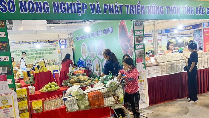 Gian hàng giới thiệu sản phẩm tiêu biểu của Bắc Giang